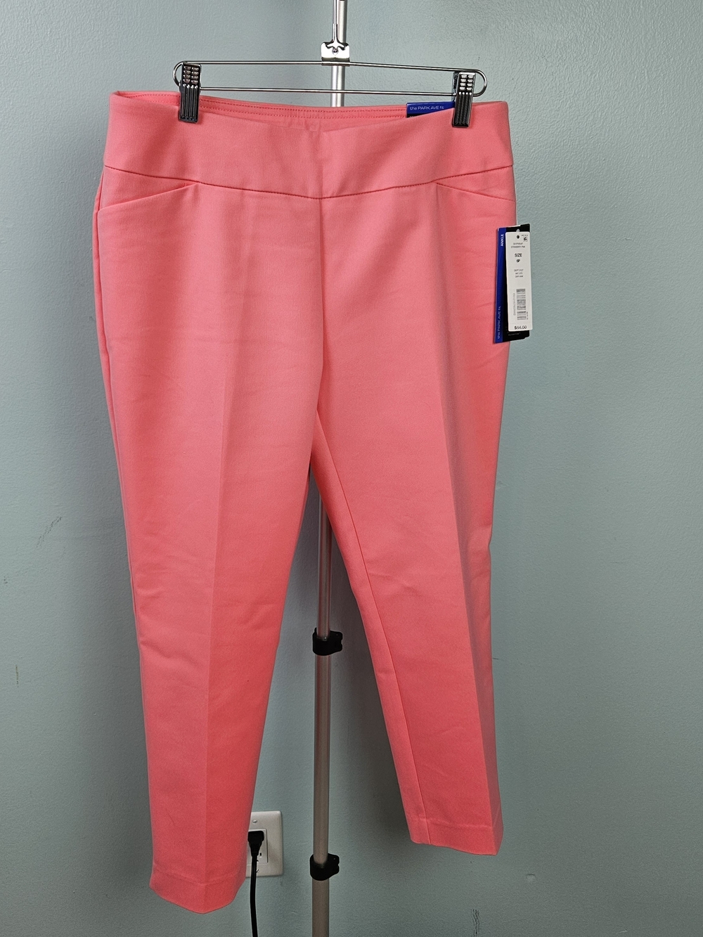 NWT Investments Coral Ponte Capri Crop Pants